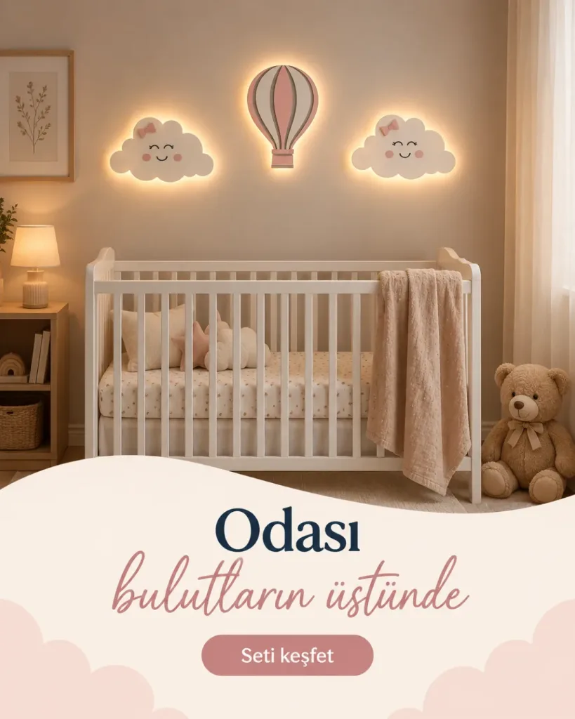 Işığı açık iki gülen bulut ve uçan balon lamba beşiğin üstünde; Odası bulutların üstünde yazılı kombin kartı