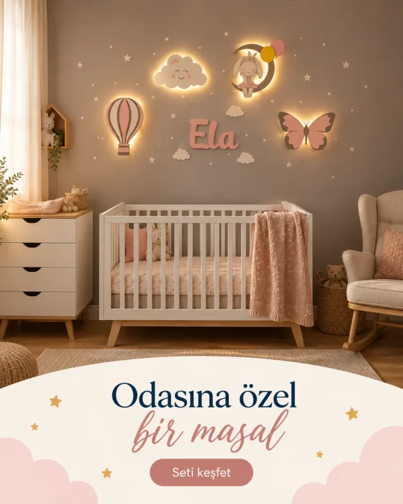 Bulut, tavşan, uçan balon ve kelebek lamba, ortada pembe ışıksız ahşap isim; Odasına özel bir masal yazılı kombin kartı