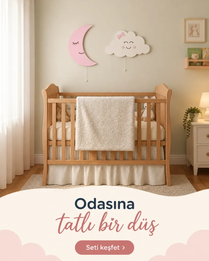 Pembe aydede ve gülen bulut lamba ahşap beşiğin üstünde; Odasına tatlı bir düş yazılı kombin kartı
