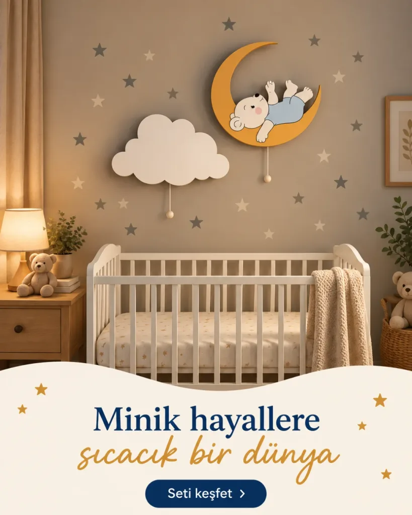 Bulut ve ay üstünde uyuyan bebek ayı lamba beşiğin üstünde; Minik hayallere sıcacık bir dünya yazılı kombin kartı