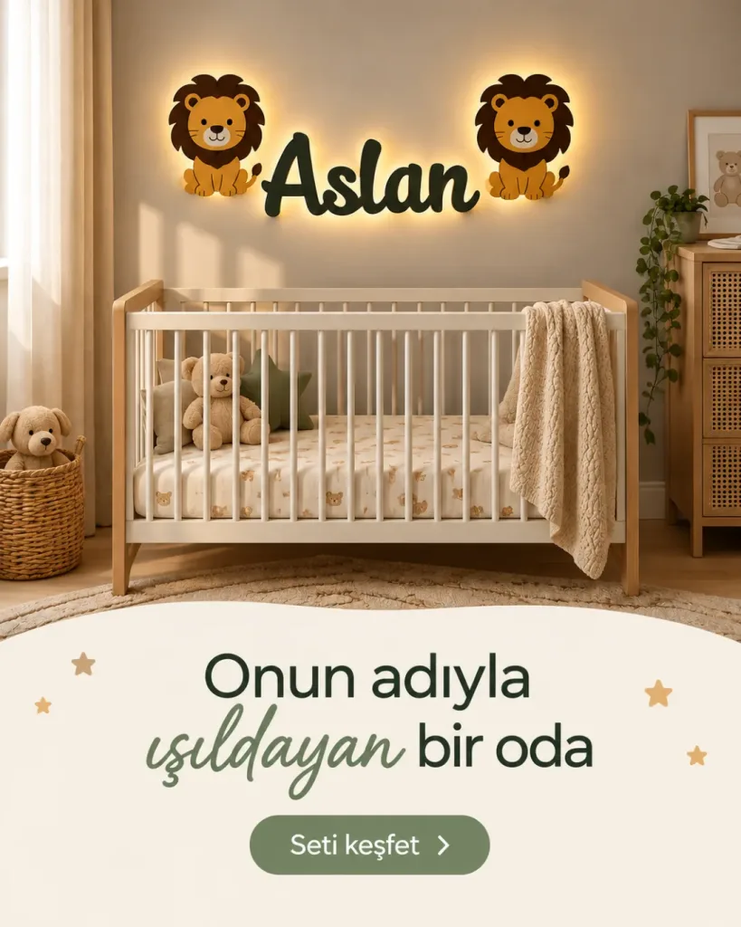 İki aslan lamba ve ışıklı isim lamba ahşap beşiğin üstünde; Onun adıyla ışıldayan bir oda yazılı kombin kartı