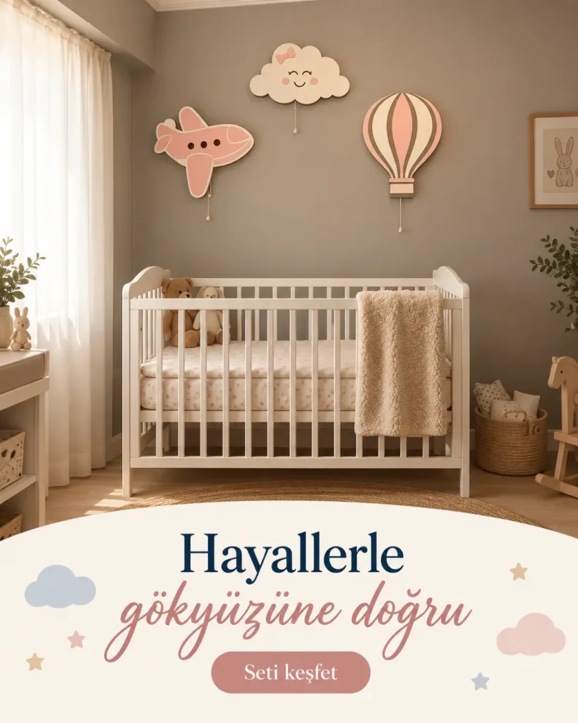 Uçak, gülen bulut ve uçan balon lamba beyaz beşiğin üstünde; Hayallerle gökyüzüne doğru yazılı kombin kartı